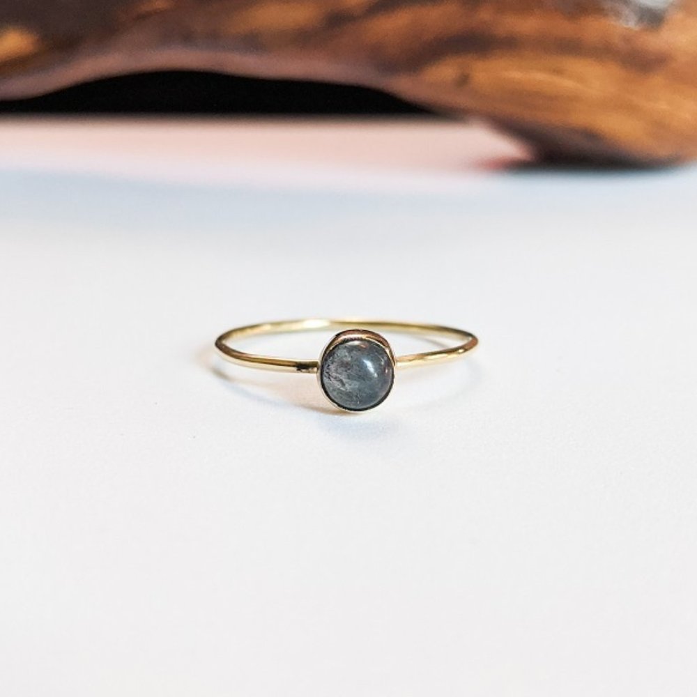 NWT Baizaar Round Labradorite Dainty Stacking Ring - Picture 2 of 4